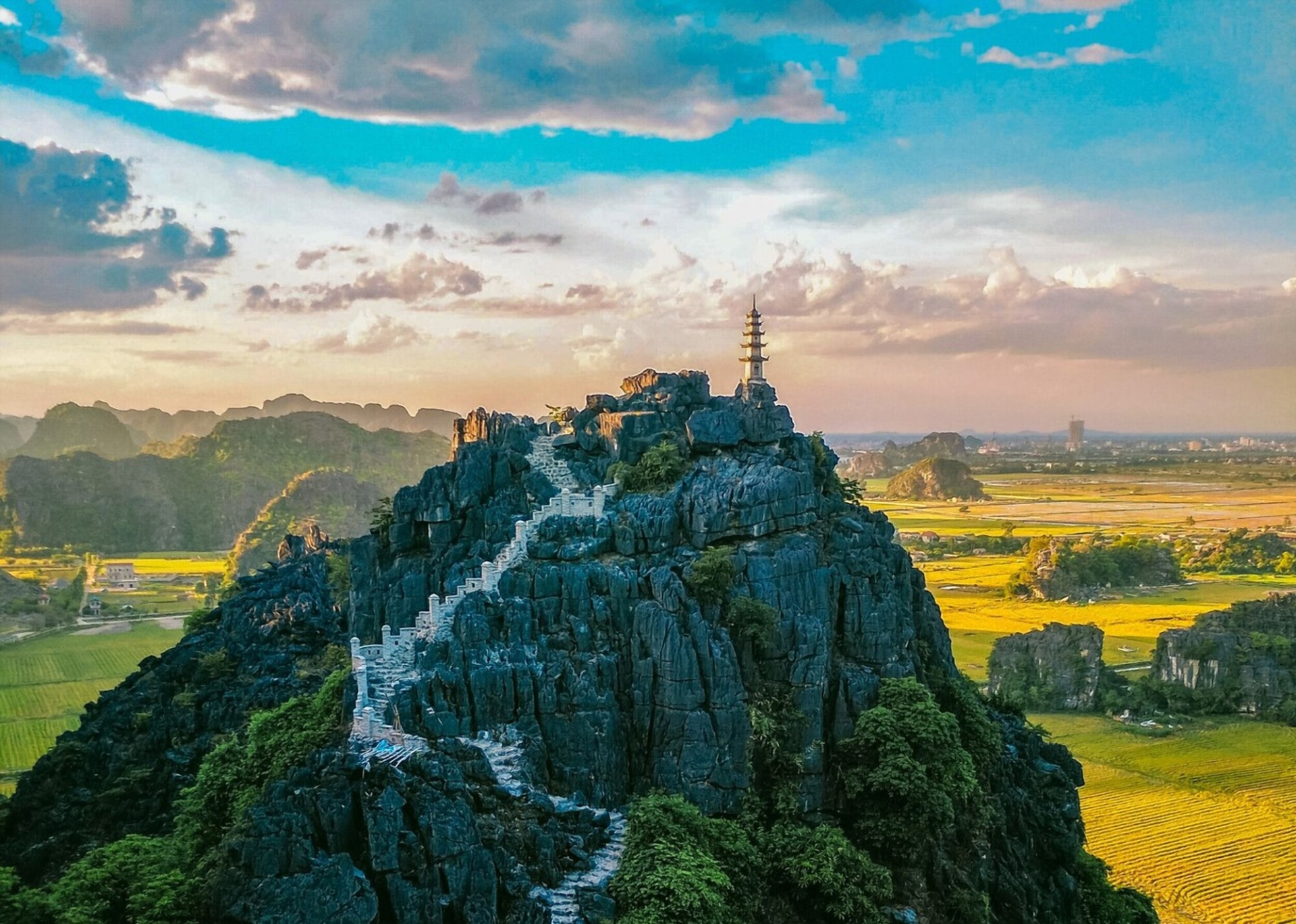 Discover Ninh Binh: Hoa Lu Ancient Capital, Tam Coc Boat Ride & Mua Cave