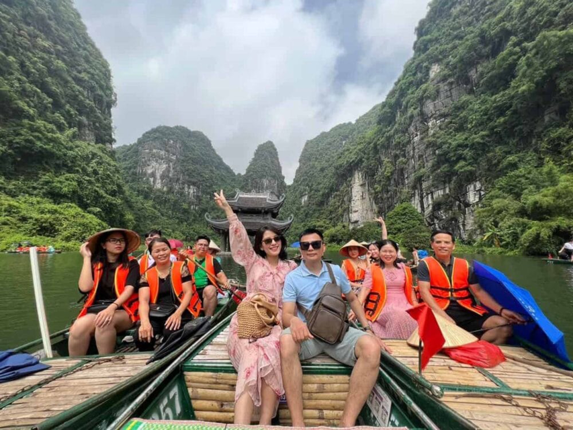 Discover Ninh Binh: Hoa Lu Ancient Capital, Tam Coc Boat Ride & Mua Cave