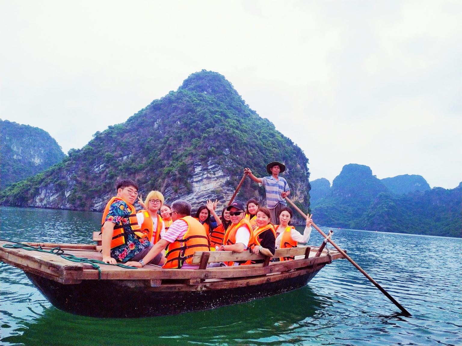 Experiencing a bamboo boat on Ha Long Bay