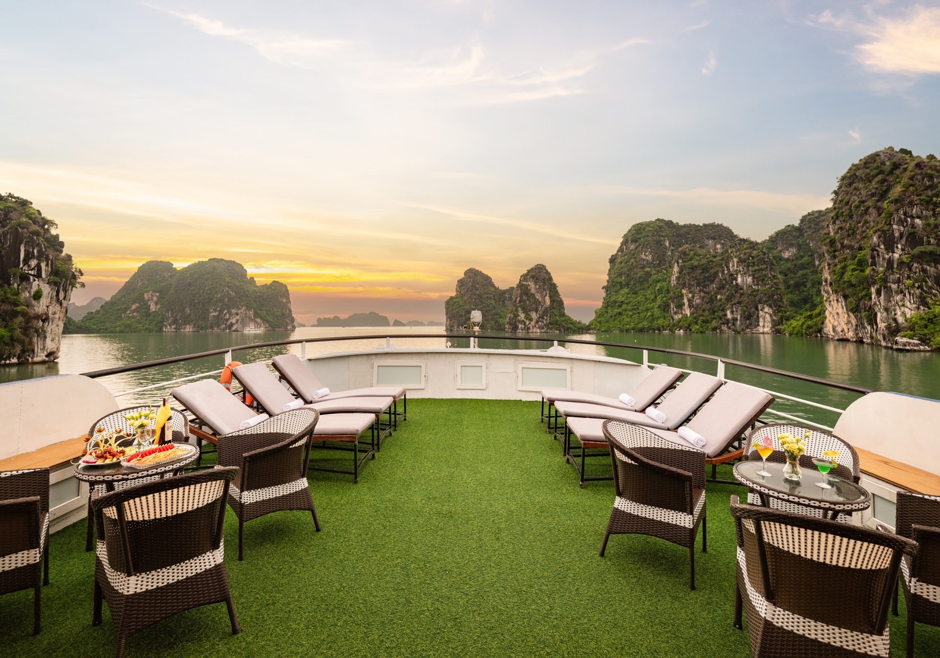 Halong Bay full day tour with Asiana Day Cruise