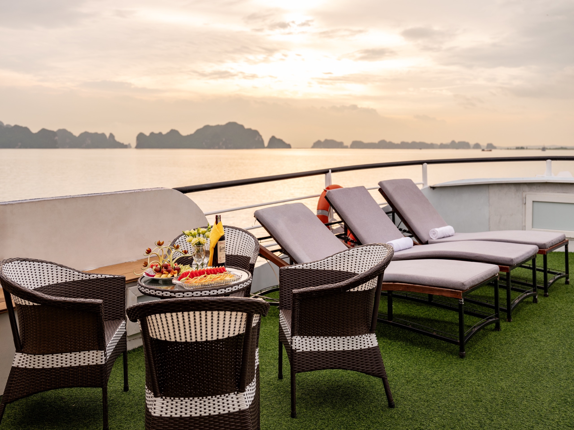 Halong Bay full day tour with Asiana Day Cruise