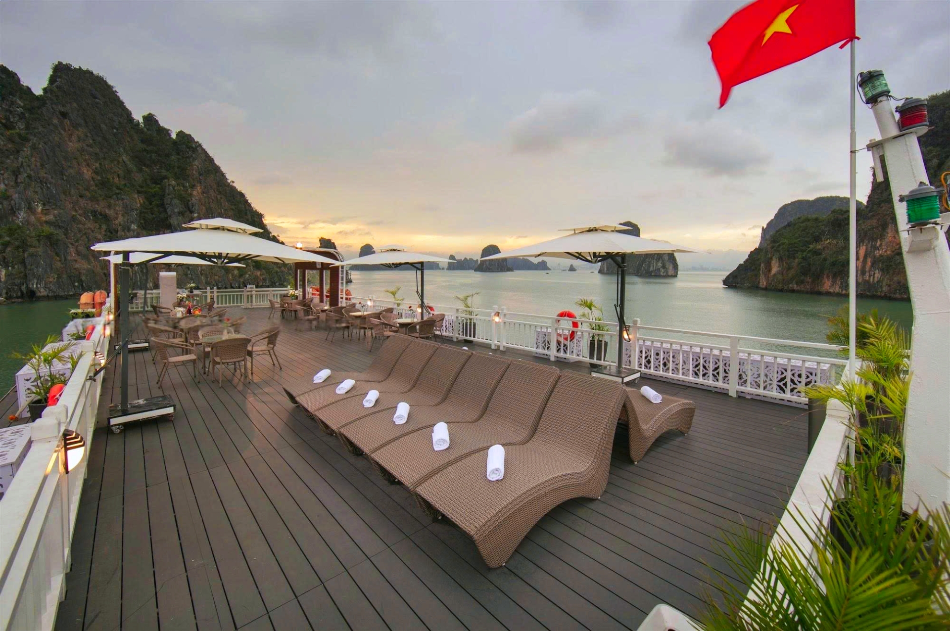 Halong Bay 2 Days 1 Night Trip – Arcady Boutique Cruise